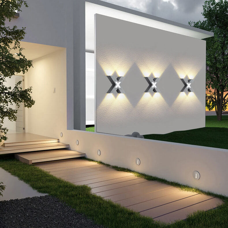 Moderne wasserdichte LED-Wandleuchte in X-Form mit 4 Lichtern für den Außenbereich