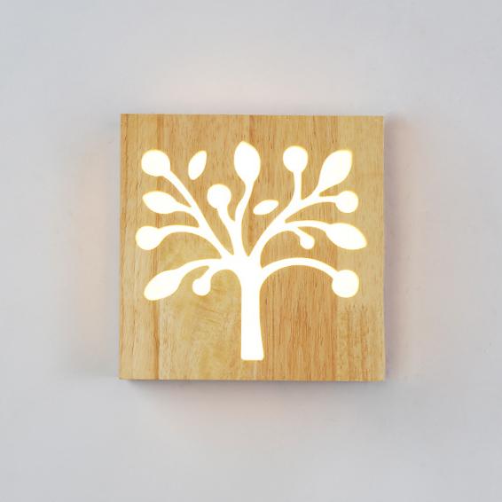 Moderne kreative LED-Wandleuchte aus Massivholz mit Happy Tree- und Geweihmuster