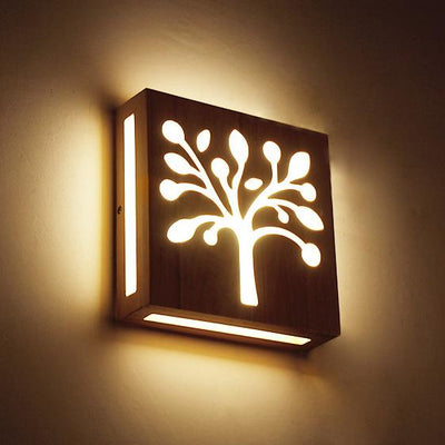 Moderne kreative LED-Wandleuchte aus Massivholz mit Happy Tree- und Geweihmuster