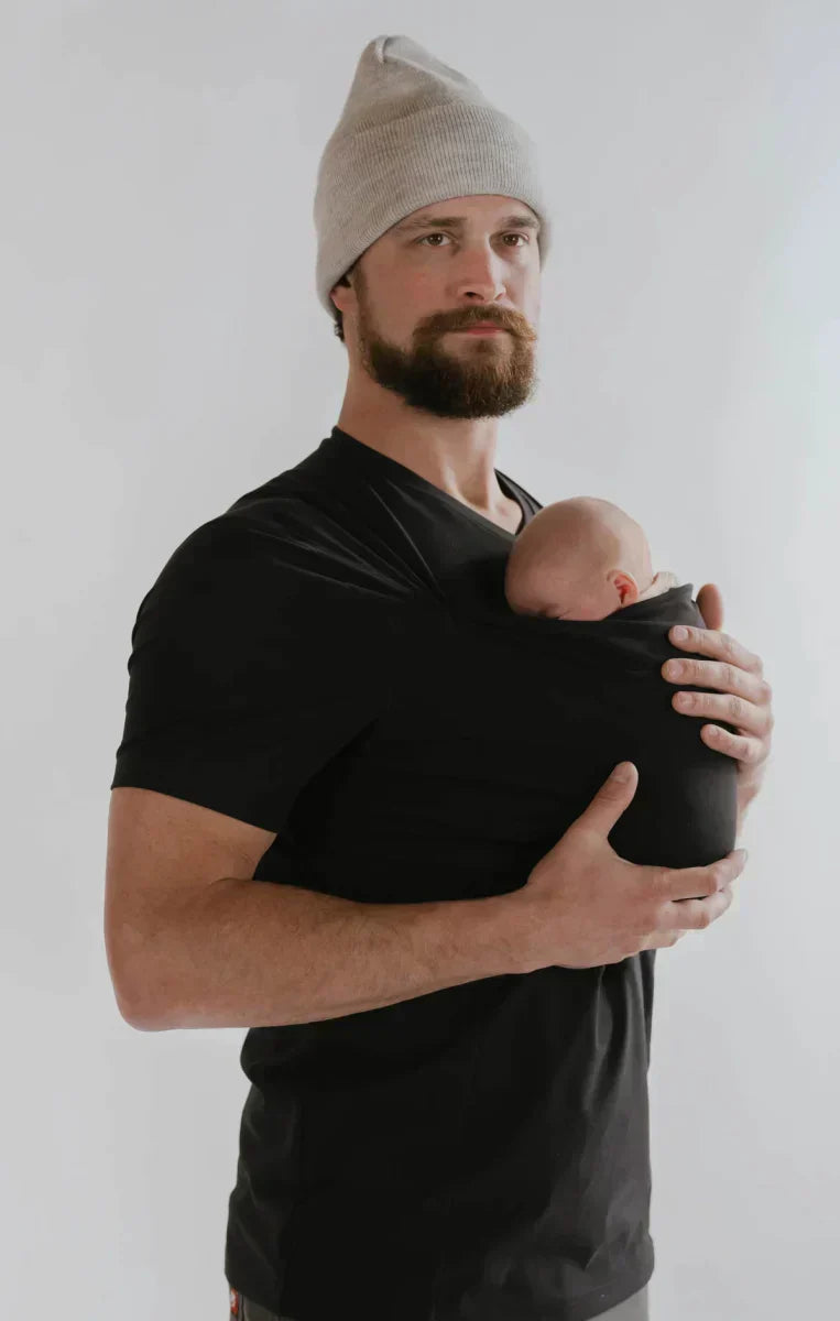 SnugPouch | Das innovative Design vereint die Bequemlichkeit eines T-Shirts mit der Funktionalität einer Babytrage